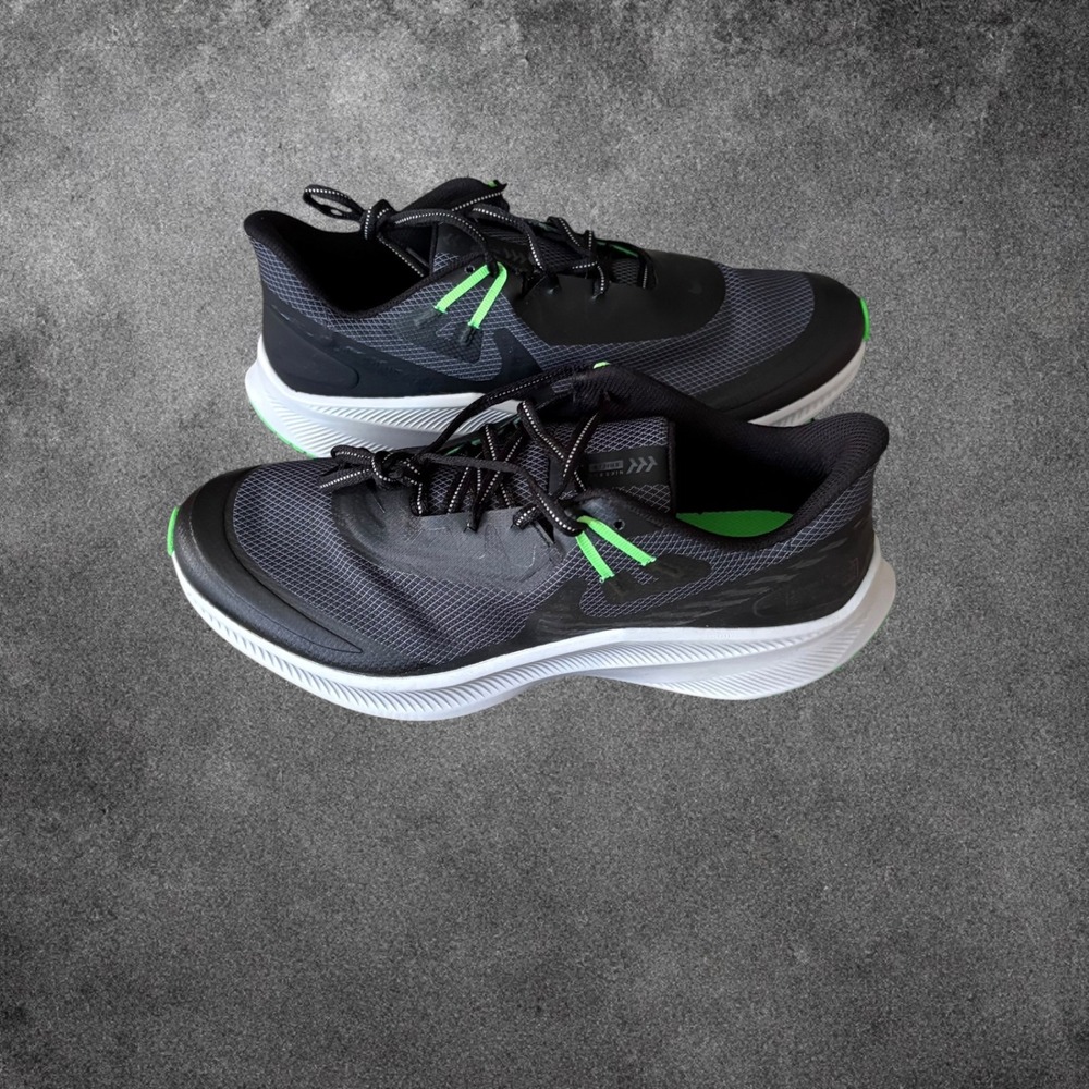 Nike Quest 3 Shield Running Shoes Mens 9.5 Black Green CQ8894-010 Excellent